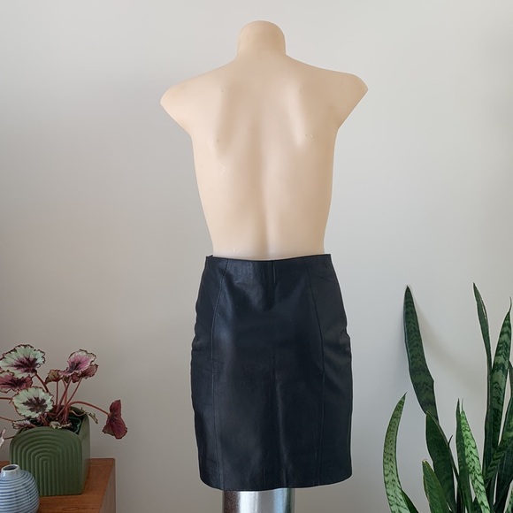 Sportsgirl black leather mini skirt - Picture 2 of 7
